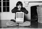 Macintosh (1984) – Der Macintosh revolutionierte die Computer-Branche erneut: Der Macintosh war der erste bezahlbare Computer mit grafischer Oberfläche und einer Maus als Eingabegerät. Die Lancierung des Macintoshs ist legendär.