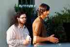 Ashton Kutcher als Steve Jobs und Josh Gad als Steve Wozniak – Quelle: Pacific Coast News