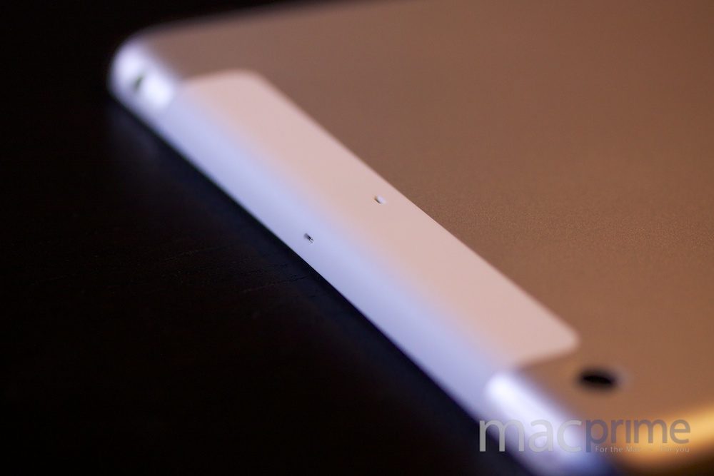 Die Rückseite des iPad mini mit Retina Display mit den zwei Mikrofonen