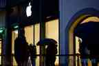 Warten auf den Verkaufsstart – Um 8 Uhr öffneten die Apple Stores heute Morgen am ersten Verkaufsstag des iPhone 12, iPhone 12 Pro und auch des neuen iPad Air.
